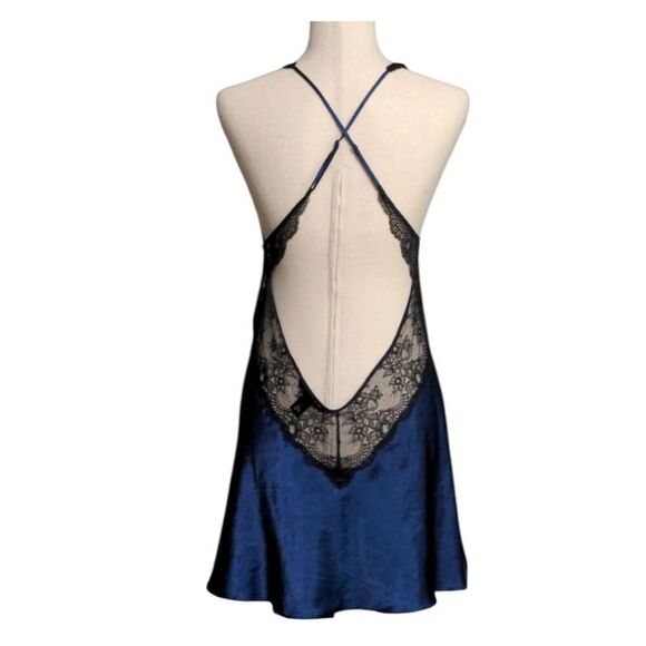 ✨Victoria's Secret Lace Detail Slip Sz Small Navy Chemises✨ - Picture 4 of 8